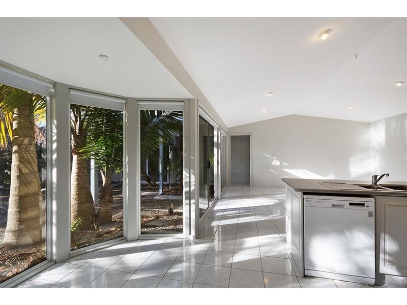 6 James Cook Ct, Tura Beach NSW 2548