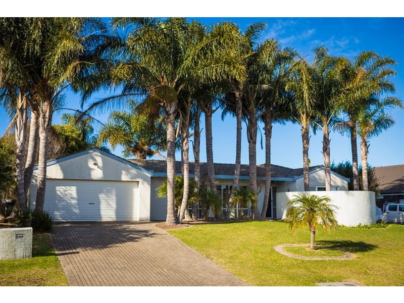 6 James Cook Ct, Tura Beach NSW 2548
