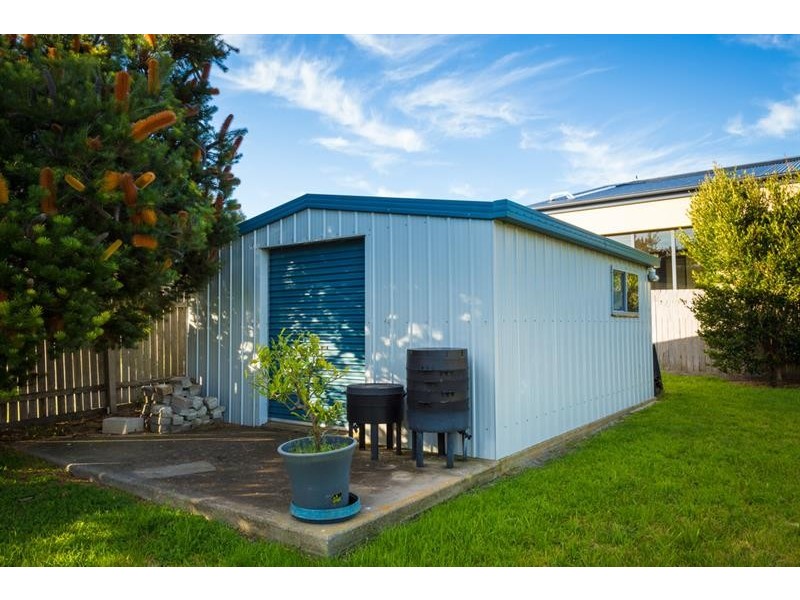 6 James Cook Ct, Tura Beach NSW 2548