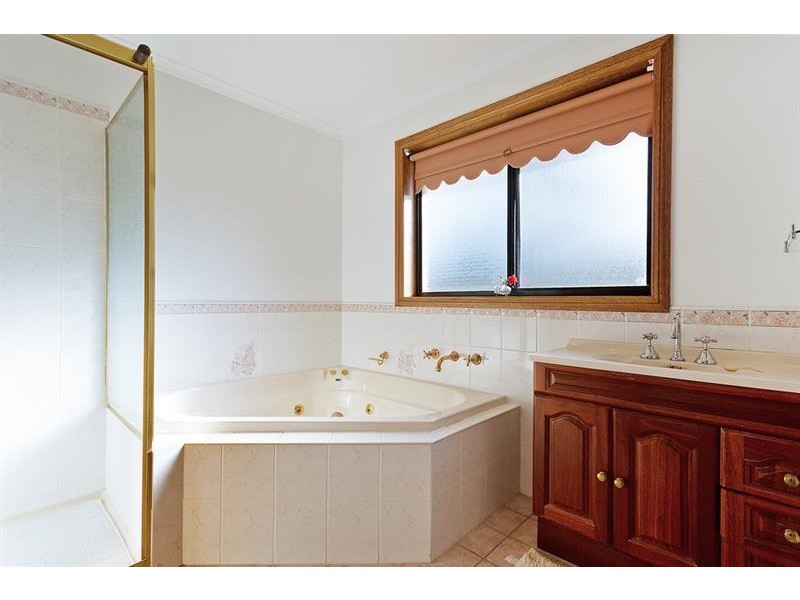 20 Elizabeth Pde, Tura Beach NSW 2548