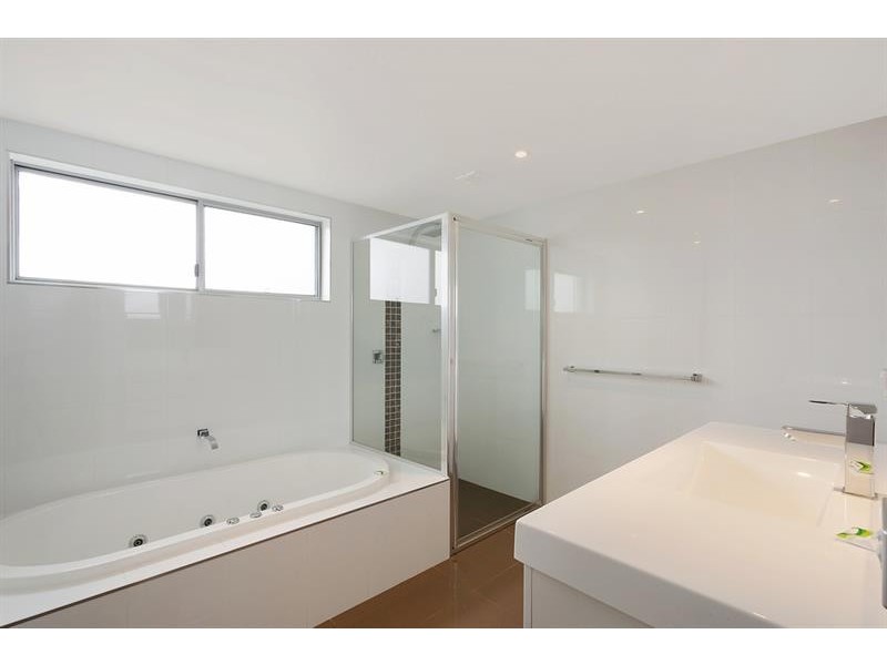 1/2 Marine Pde, Merimbula NSW 2548