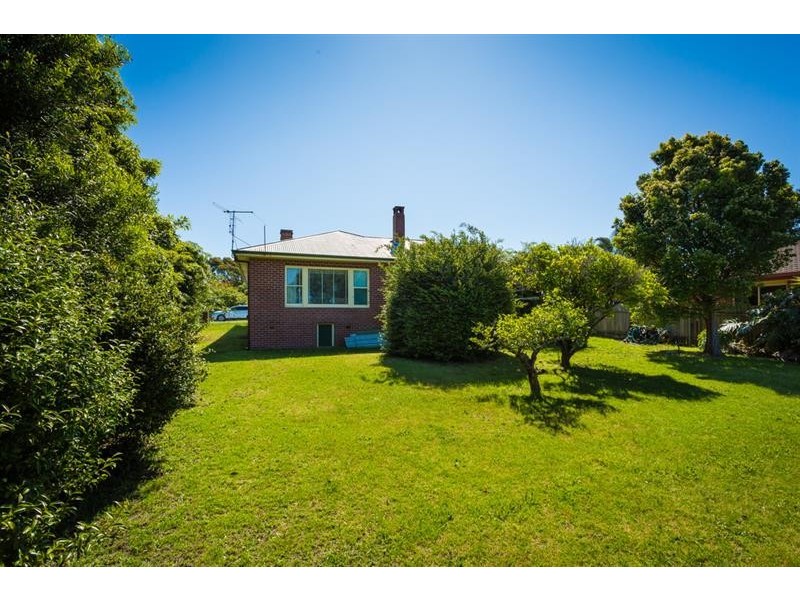 8 Cameron St, Merimbula NSW 2548