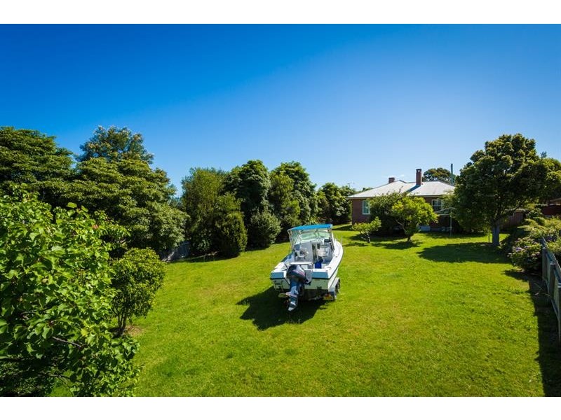 8 Cameron St, Merimbula NSW 2548