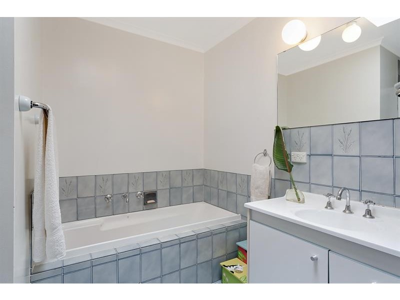 16 Garden Cir, Merimbula NSW 2548