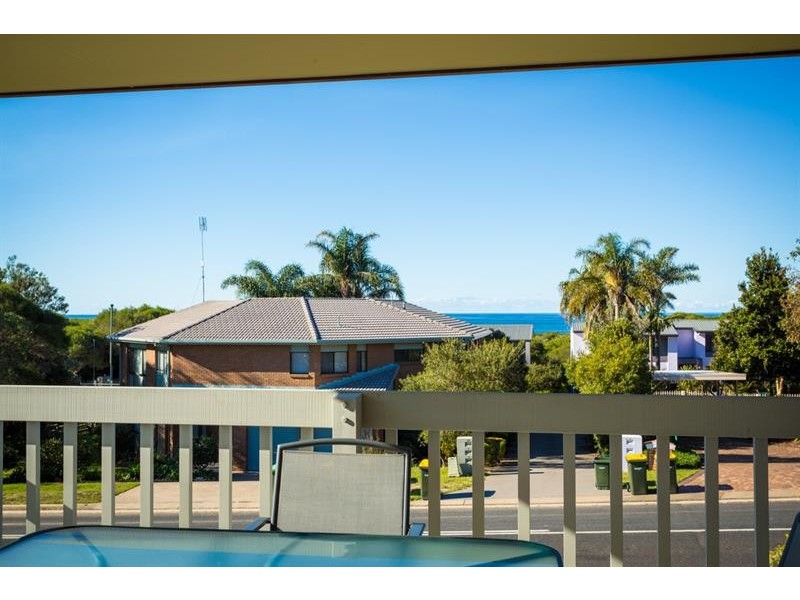 7A Surf Cir, Tura Beach NSW 2548
