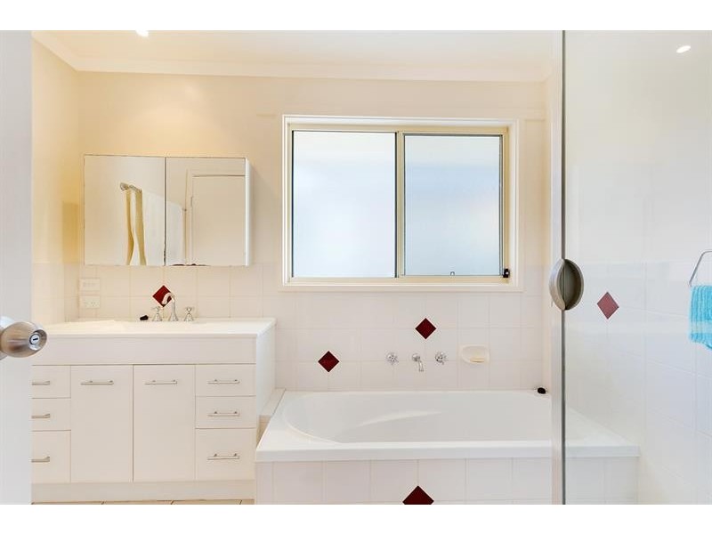 7A Surf Cir, Tura Beach NSW 2548