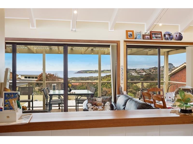 4 Waratah Ct, Tura Beach NSW 2548