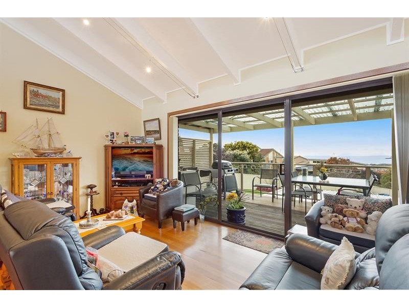 4 Waratah Ct, Tura Beach NSW 2548