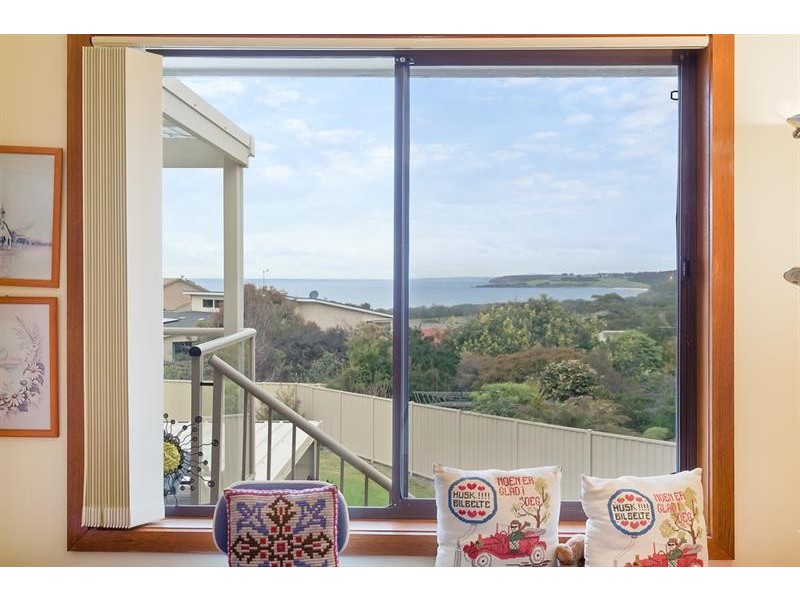 4 Waratah Ct, Tura Beach NSW 2548
