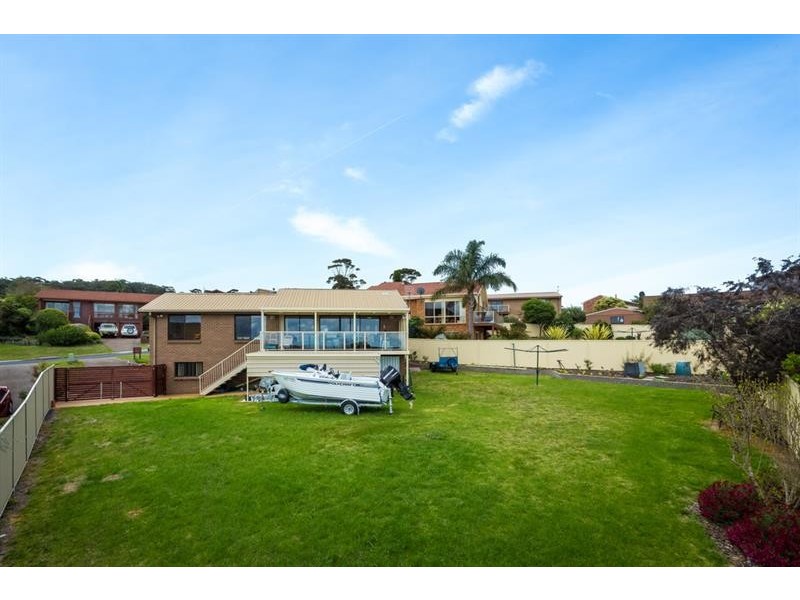 4 Waratah Ct, Tura Beach NSW 2548