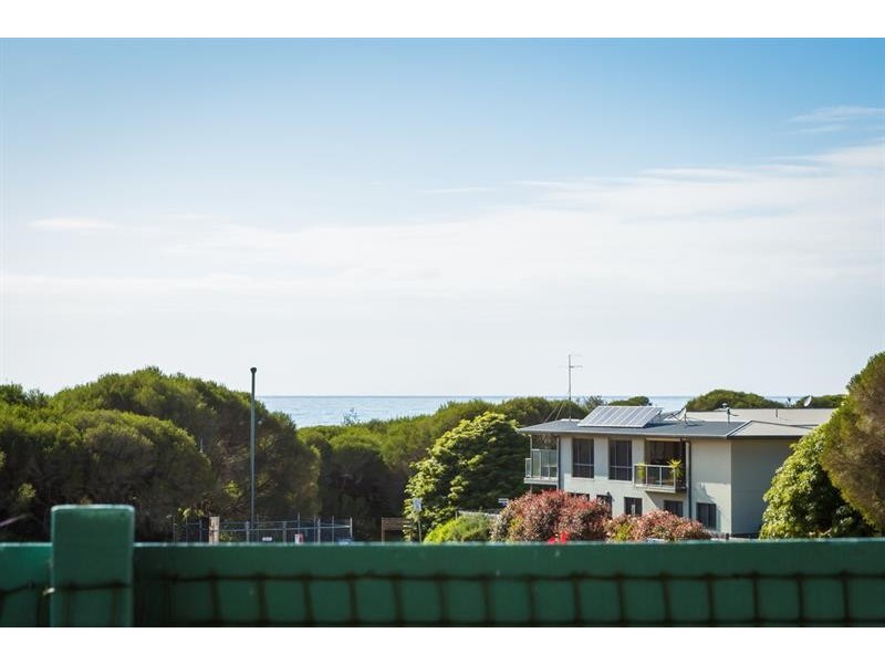 1/1 Surf Cir, Tura Beach NSW 2548