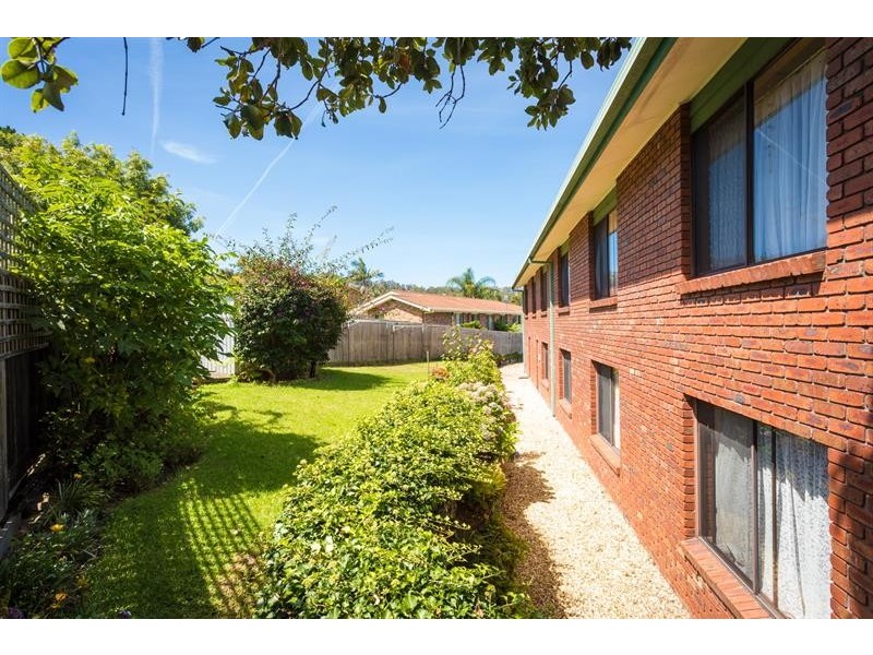 2/23 Yarrawood Ave, Merimbula NSW 2548