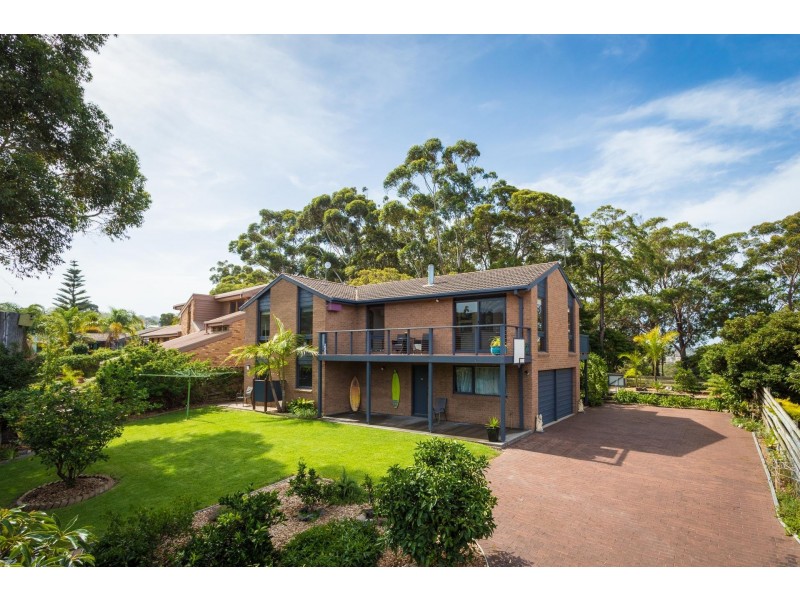 71 Surf  Cir, Tura Beach NSW 2548