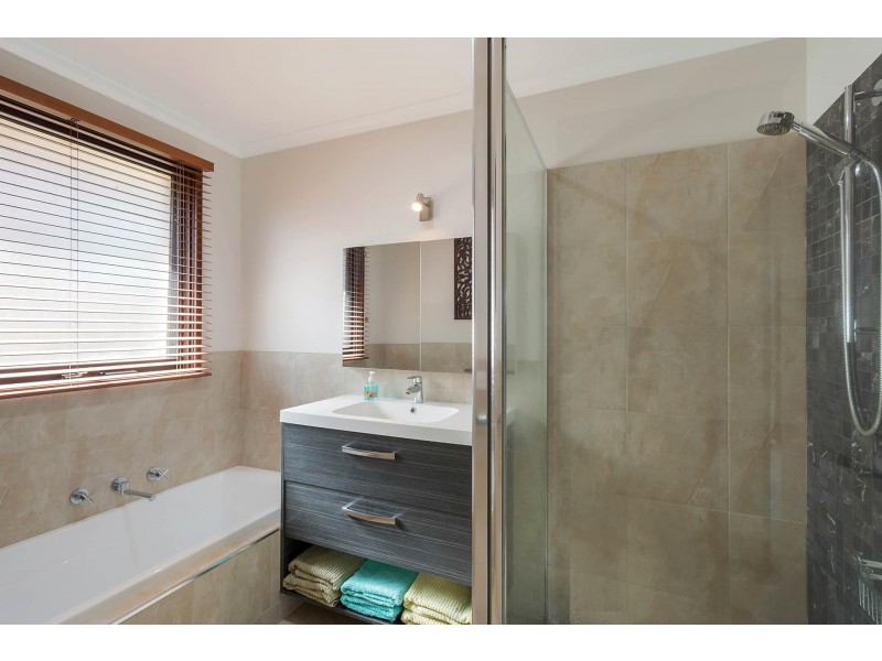 71 Surf  Cir, Tura Beach NSW 2548