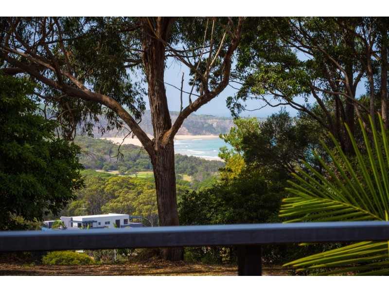 71 Surf  Cir, Tura Beach NSW 2548