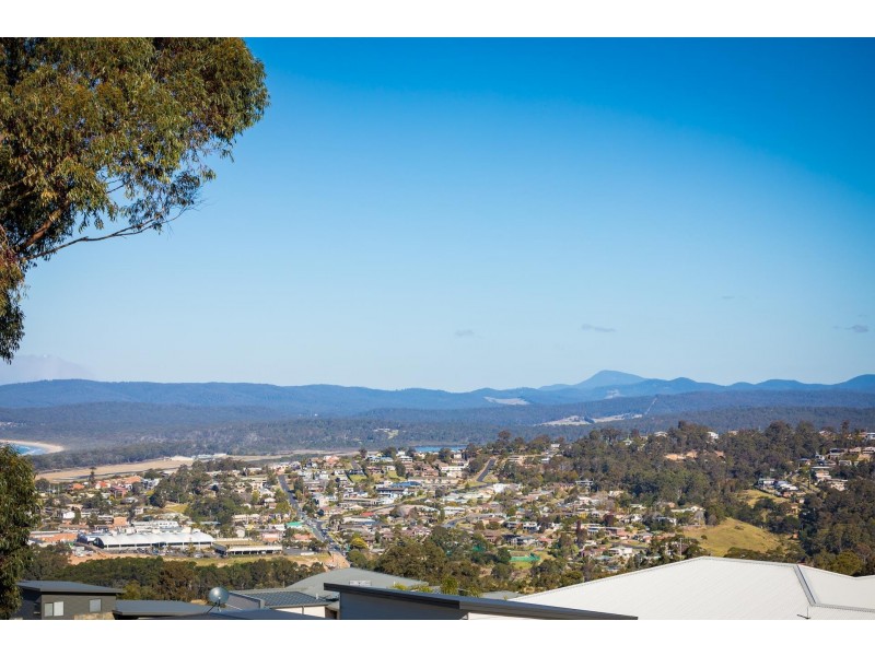 65 The Crest, Merimbula NSW 2548
