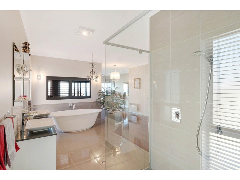 65 The Crest, Merimbula NSW 2548