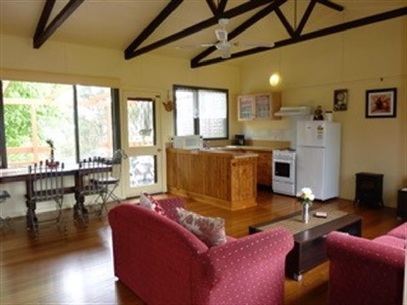 35A Lakeview Avenue, Merimbula NSW 2548