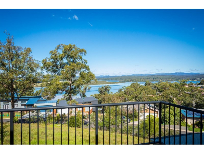 2/16 John  Close, Merimbula NSW 2548