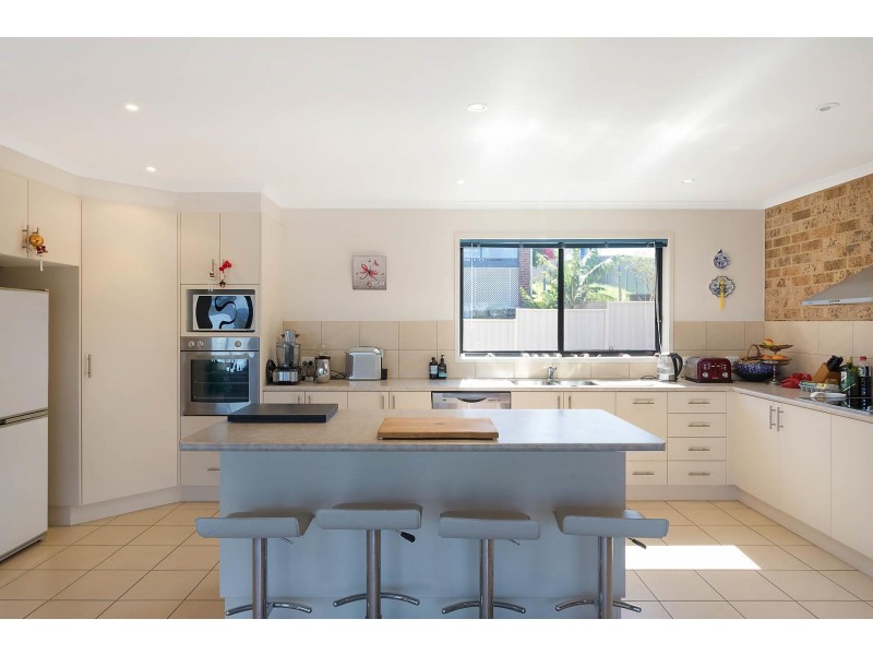 2/16 John  Close, Merimbula NSW 2548