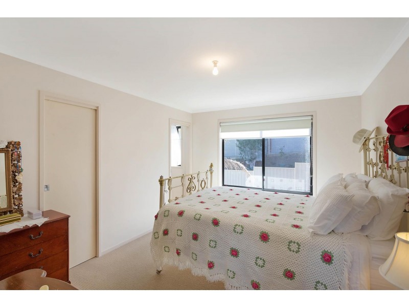 2/16 John  Close, Merimbula NSW 2548