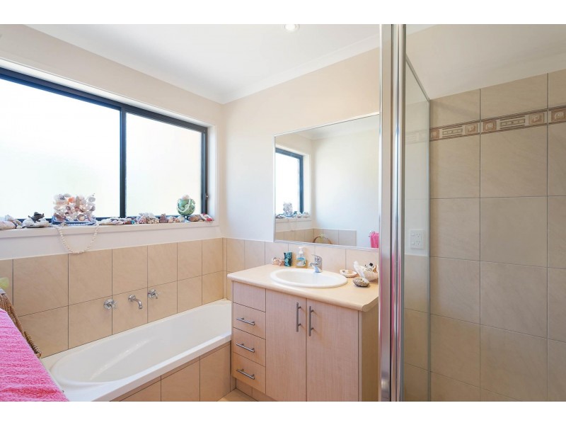 2/16 John  Close, Merimbula NSW 2548
