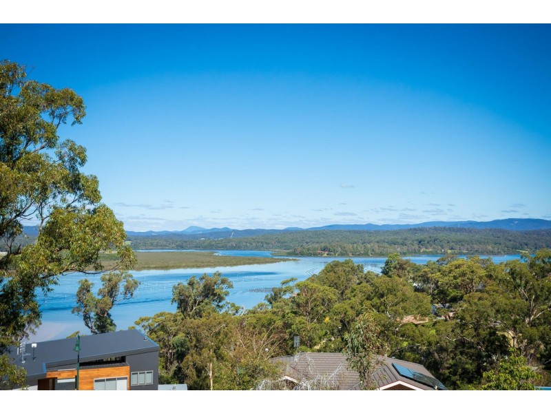 2/16 John  Close, Merimbula NSW 2548