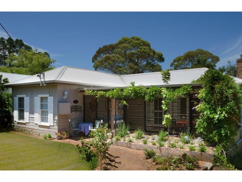 8 Barnett Avenue, Bundanoon NSW 2578