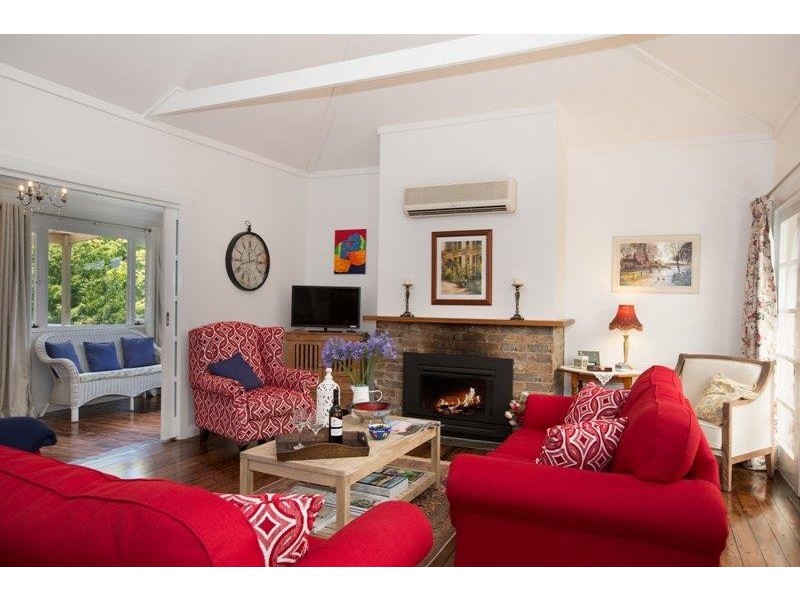 8 Barnett Avenue, Bundanoon NSW 2578