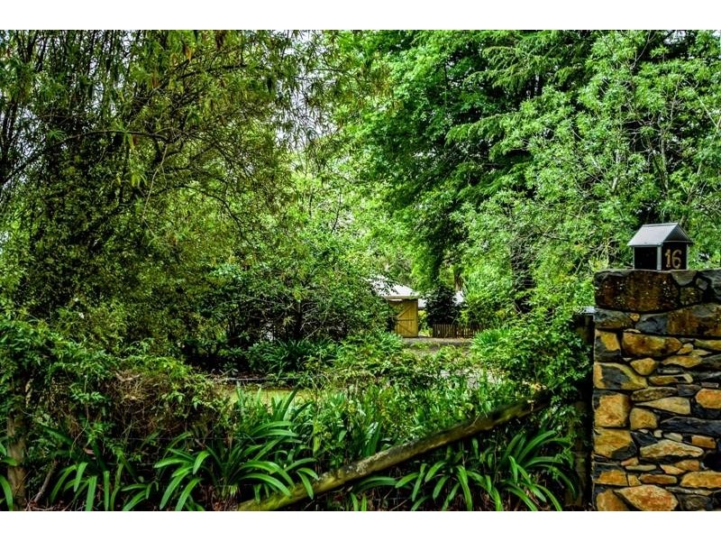 16 Ferndale Rd, Bundanoon NSW 2578