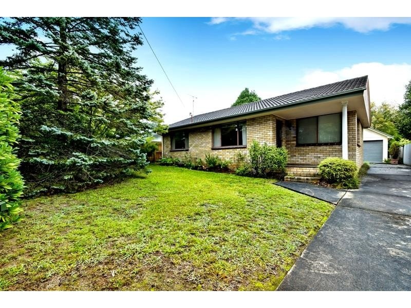 8 Hill St, Bundanoon NSW 2578