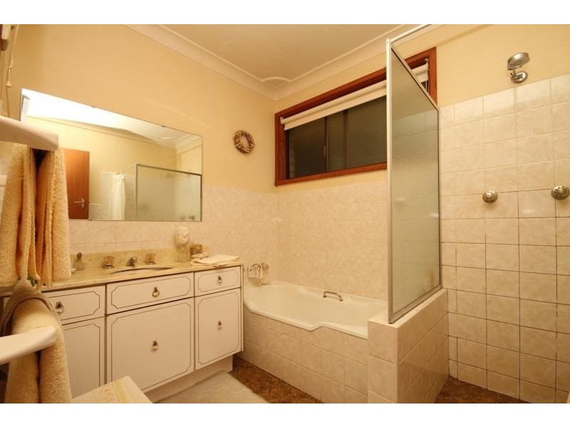 8 Hill St, Bundanoon NSW 2578