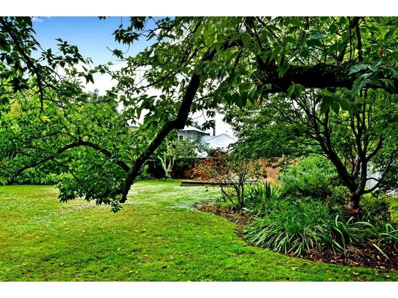 8 Hill St, Bundanoon NSW 2578