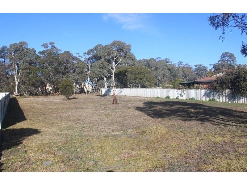 8 Collins Street, Marulan NSW 2579