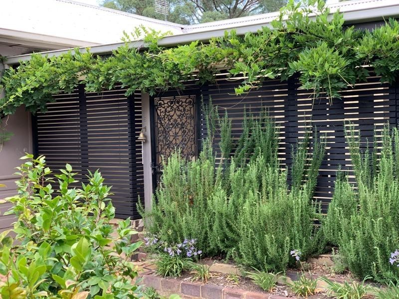 8 Barnett Avenue, Bundanoon NSW 2578