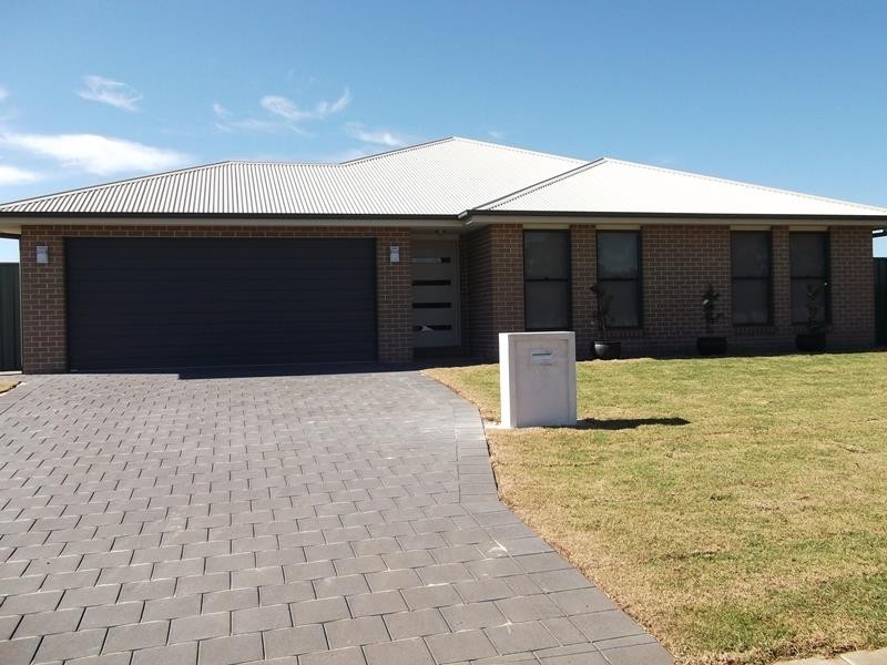 22 Lincoln Pkwy, Dubbo NSW 2830
