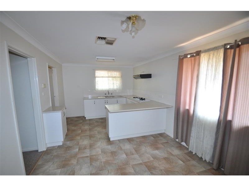 24 Springfield Way, Dubbo NSW 2830