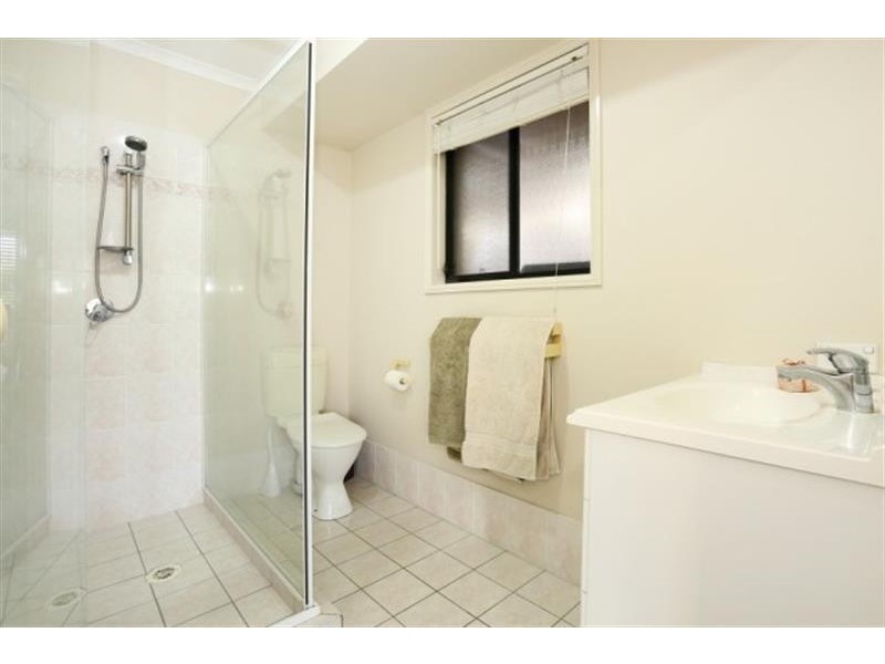 70 Crestwood Drive, Molendinar QLD 4214