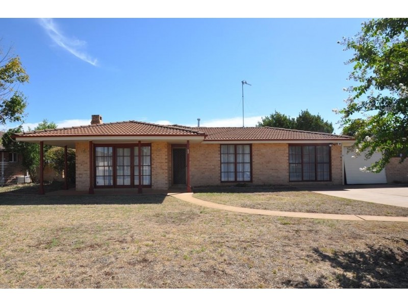 1  Osborne Place, Dubbo NSW 2830