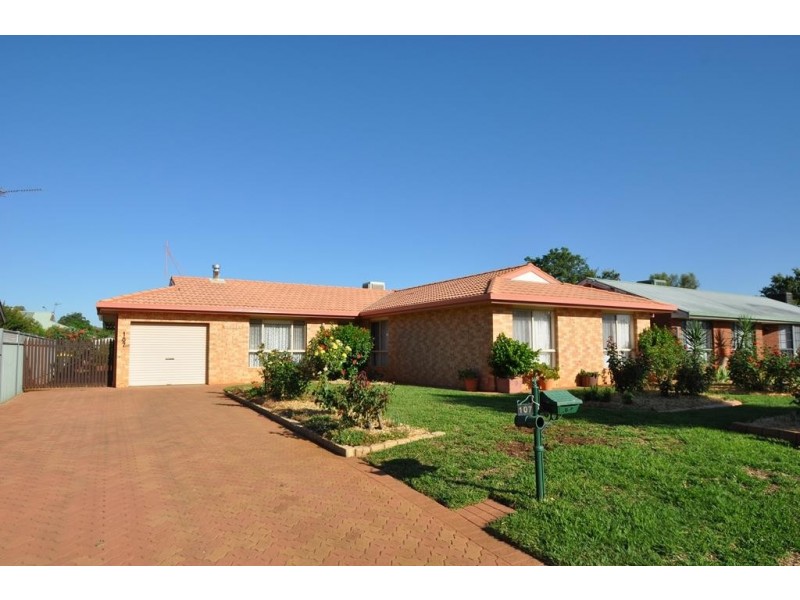 107 Sheraton Rd, Dubbo NSW 2830