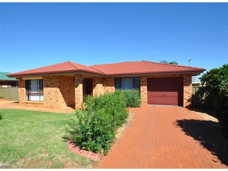 106 Twickenham  Drive, Dubbo NSW 2830