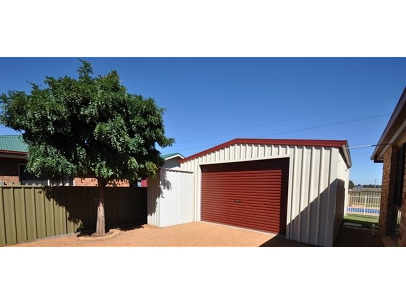 106 Twickenham  Drive, Dubbo NSW 2830
