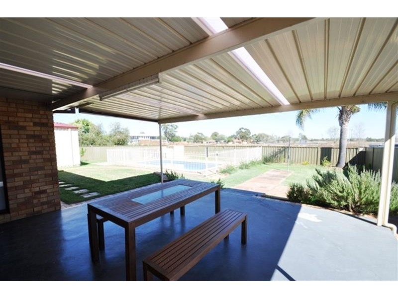106 Twickenham  Drive, Dubbo NSW 2830