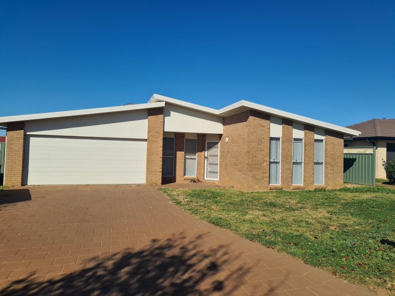 18 Lansdowne Drive, Dubbo NSW 2830