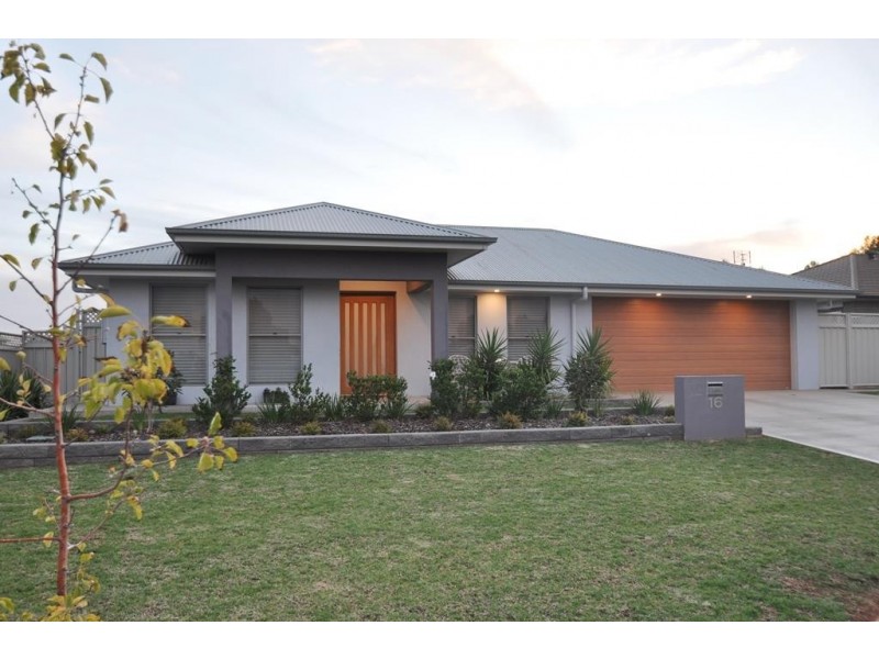 16 Apsley  Crescent, Dubbo NSW 2830