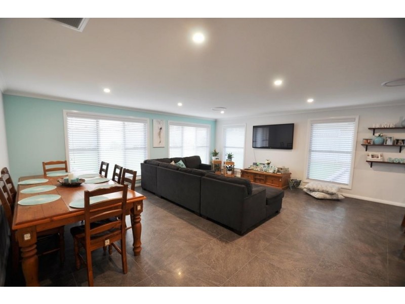 16 Apsley  Crescent, Dubbo NSW 2830