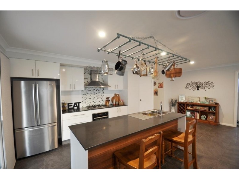 16 Apsley  Crescent, Dubbo NSW 2830