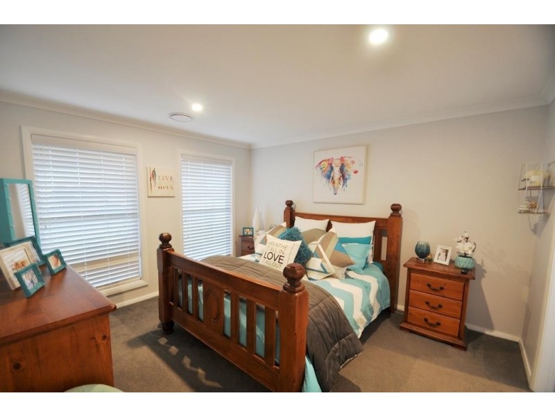 16 Apsley  Crescent, Dubbo NSW 2830