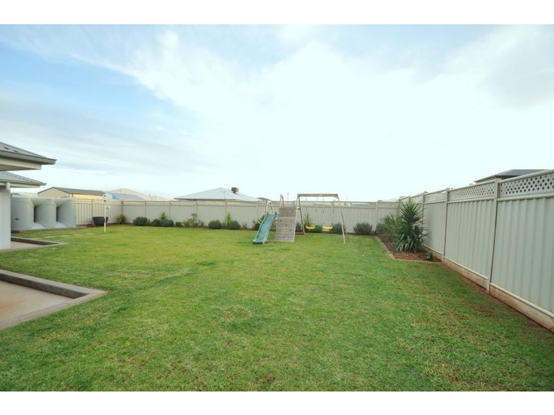 16 Apsley  Crescent, Dubbo NSW 2830
