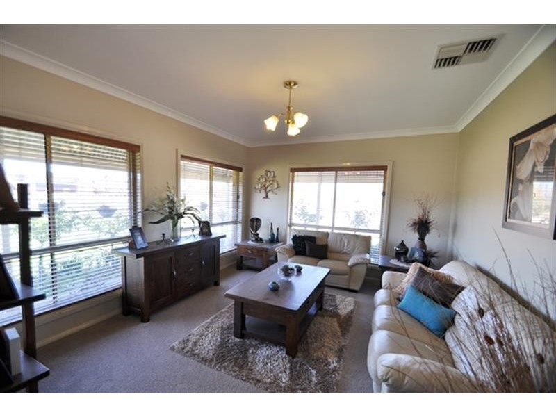 25 Torryburn Way, Dubbo NSW 2830
